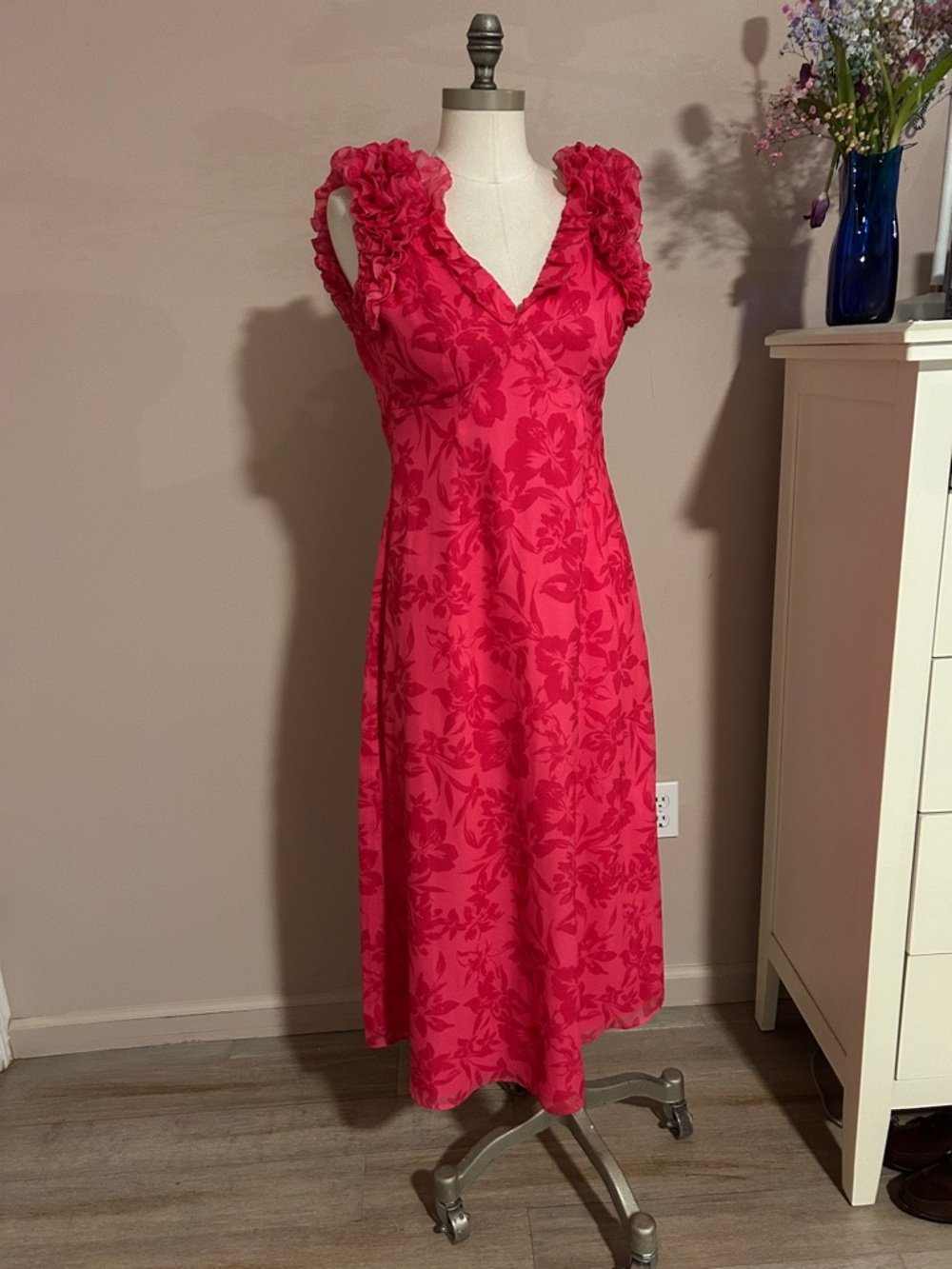 Adelyn Rae Hot Pink Ruffled Dress v-neck chiffon size XS floral summer vacation